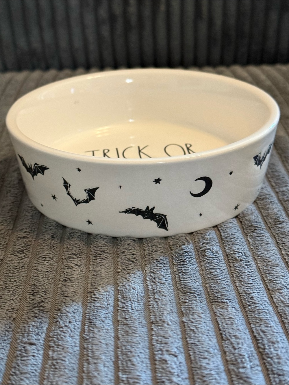 Rae Dunn White Ceramic Cat 🐈⬛ Bowl w/ Halloween Pattern ‘Trick Or Treat’ NWT - Picture 2 of 5